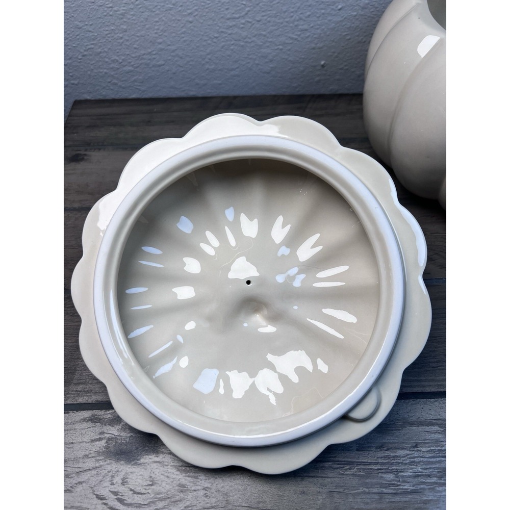 2009 Harry Slatkin Bath & Body White Ceramic Fall Pumpkin Cookie Jar Candy Dish - Picture 6 of 12